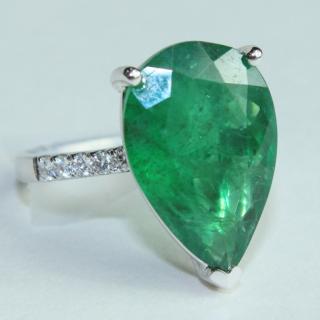 Appraisal: Ladies Karat Diamond Emerald Ring Ladies Karat Diamond Emerald Ring