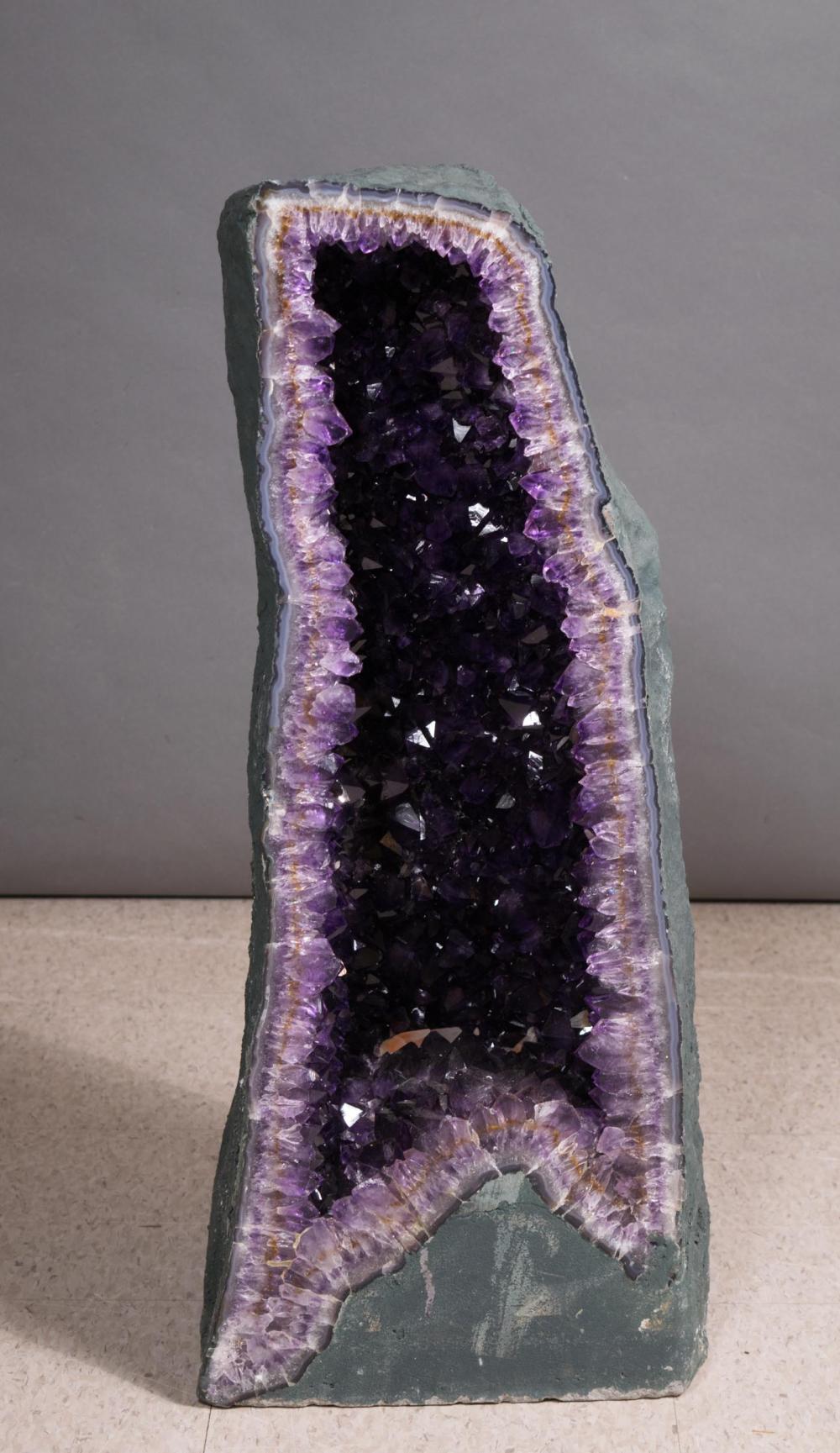 Appraisal: LARGE AMETHYST QUARTZ CAVE GEODE H lbs