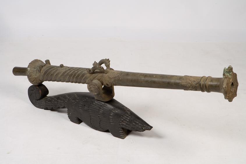 Appraisal: A BRUNEI BRONZE CANNON with a flared muzzle and a