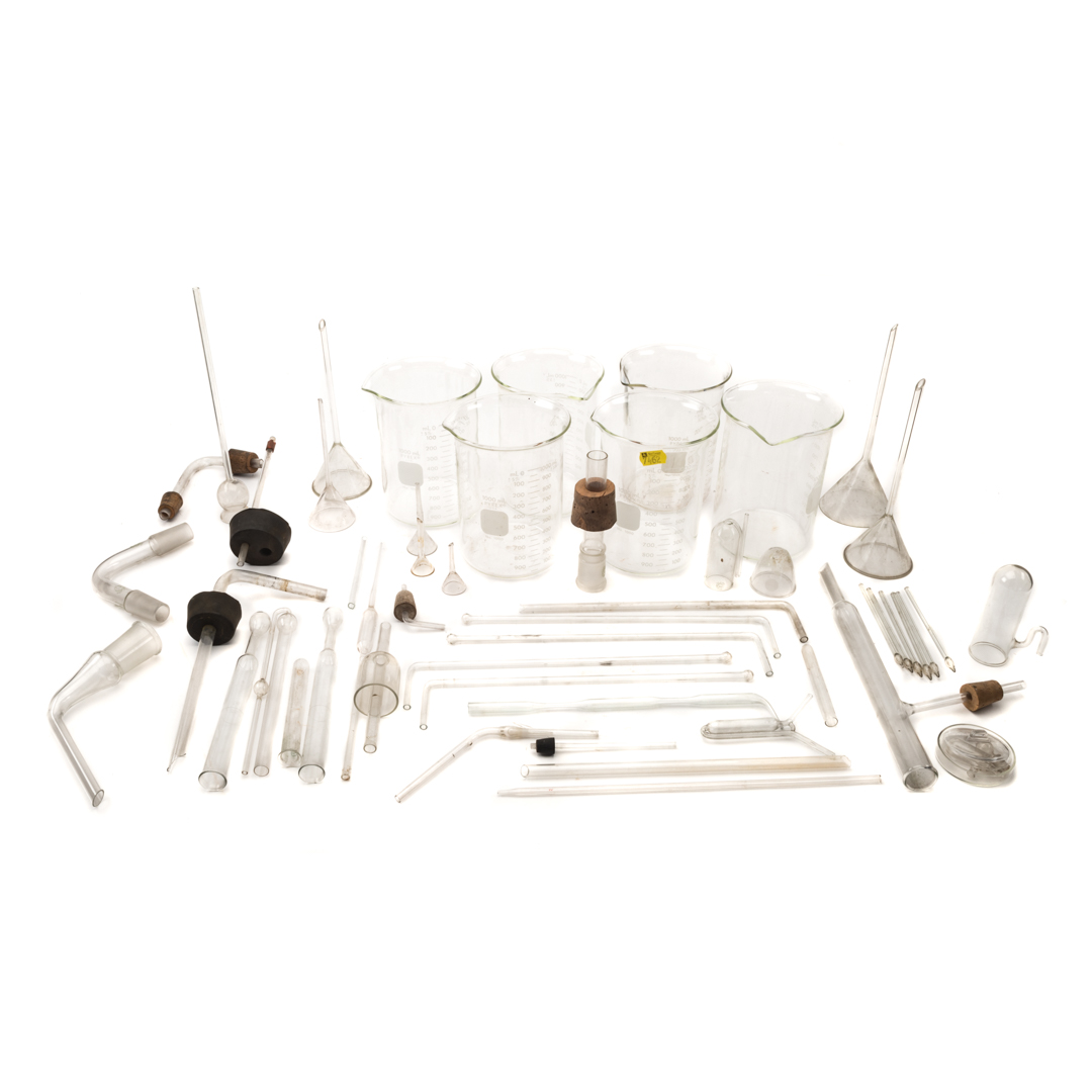 Appraisal: Assorted laboratory glass beakers siphons tubes