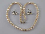 Appraisal: A mixed lot comprising a freshwater cultured pearl necklace with