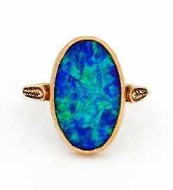 Appraisal: A vintage ct gold opal triplet ring size L gms