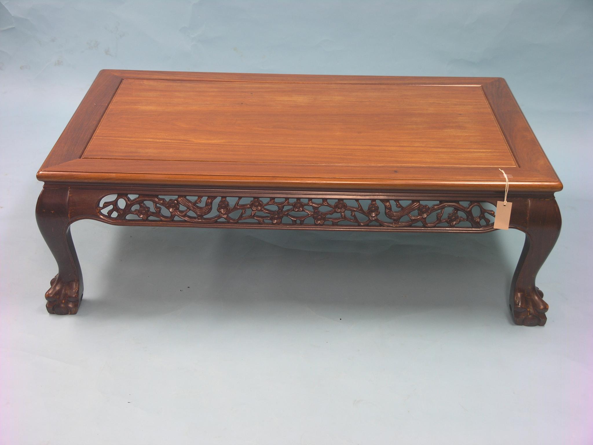 Appraisal: A large Chinese rosewood coffee table rectangular-shape with carved foliate