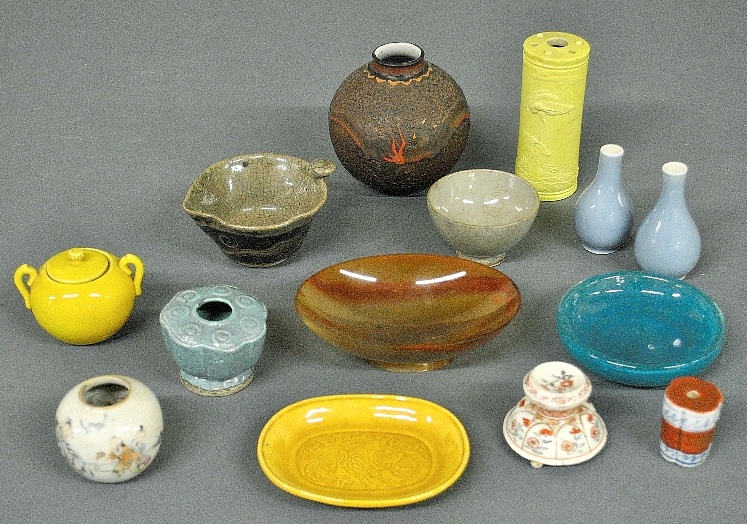 Appraisal: - Fourteen pieces of Asian tableware th th c to