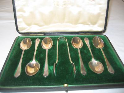 Appraisal: AN EDWARDIAN SET OF SIX TEASPOONS in Queen Anne pattern