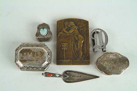 Appraisal: LOT OF SIX MINIATURE METAL ITEMS Small - bronze plaque