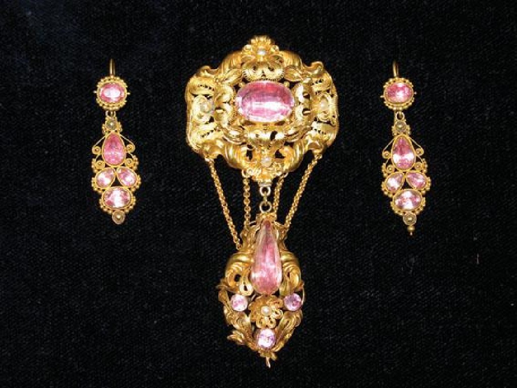 Appraisal: AN EARLY VICTORIAN DEMI PARURE comprising a yellow gold filigree