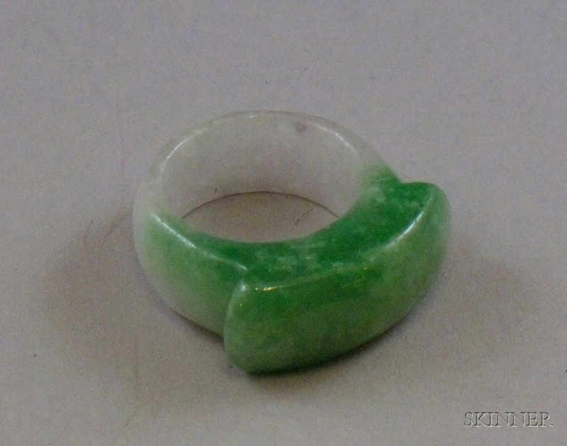 Appraisal: Jade Saddle Ring size