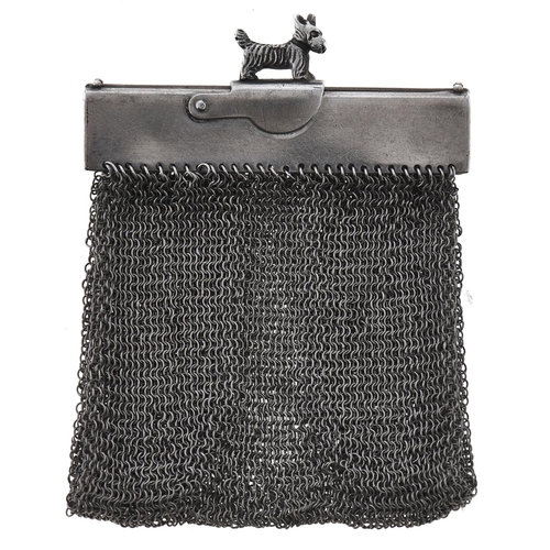 Appraisal: A Continental silver concertina action and chain mail purse with