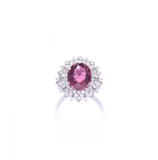 Appraisal: A PINK TOURMALINE AND DIAMOND RING A PINK TOURMALINE AND