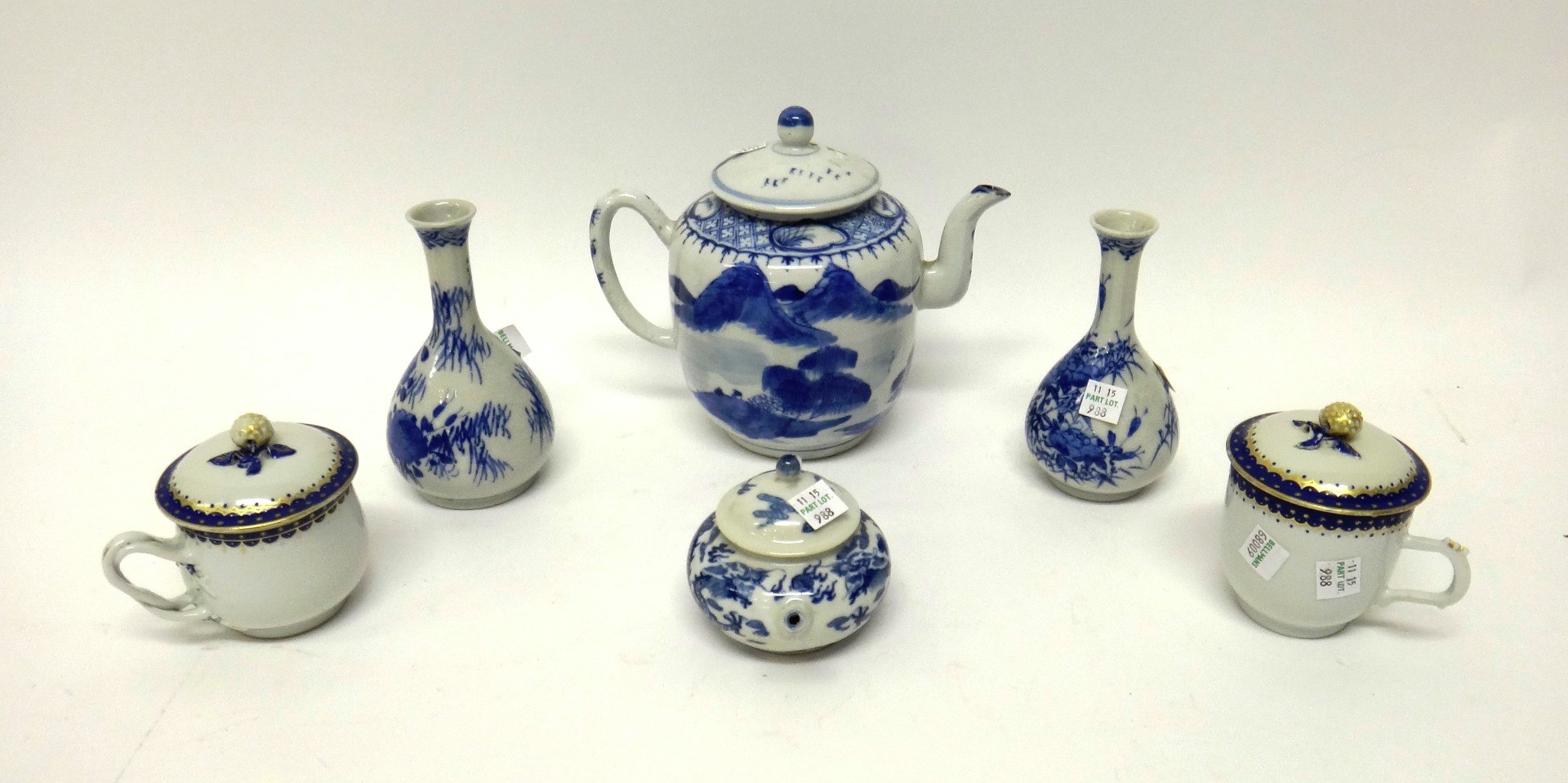 Appraisal: A Chinese export pot de creme two covers and a