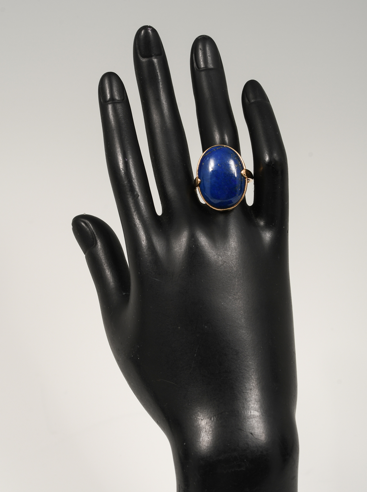 Appraisal: K LAPIS LAZULI CABOCHON RING This stately K yellow gold