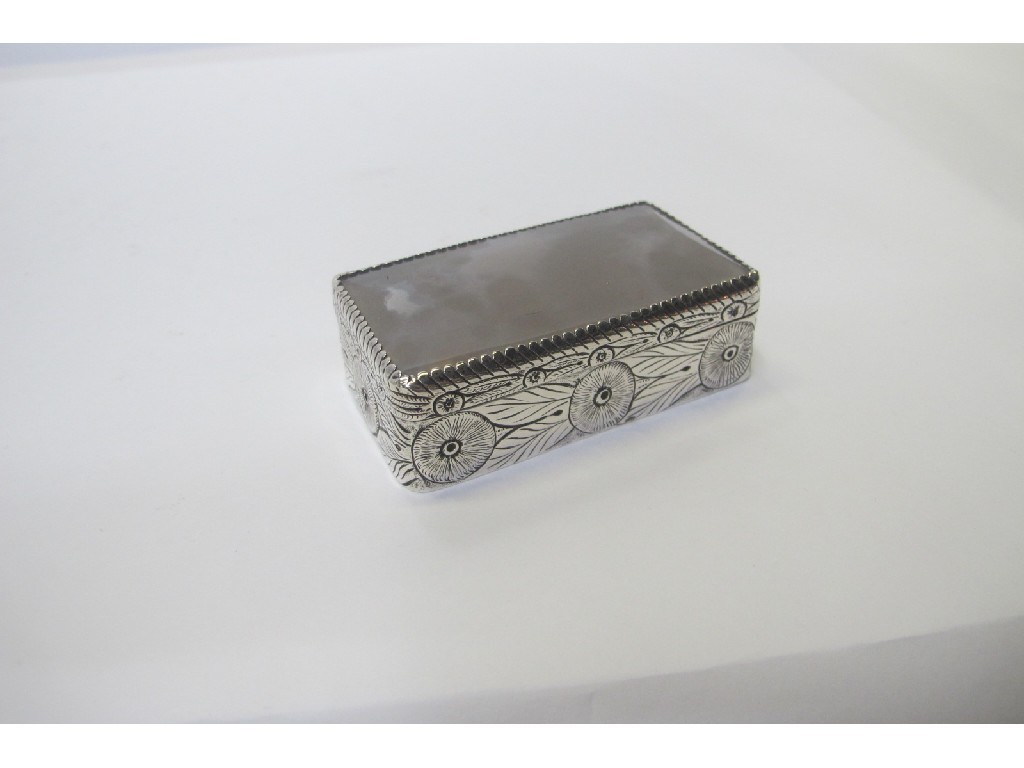 Appraisal: A George V silver and agate snuff box the lid