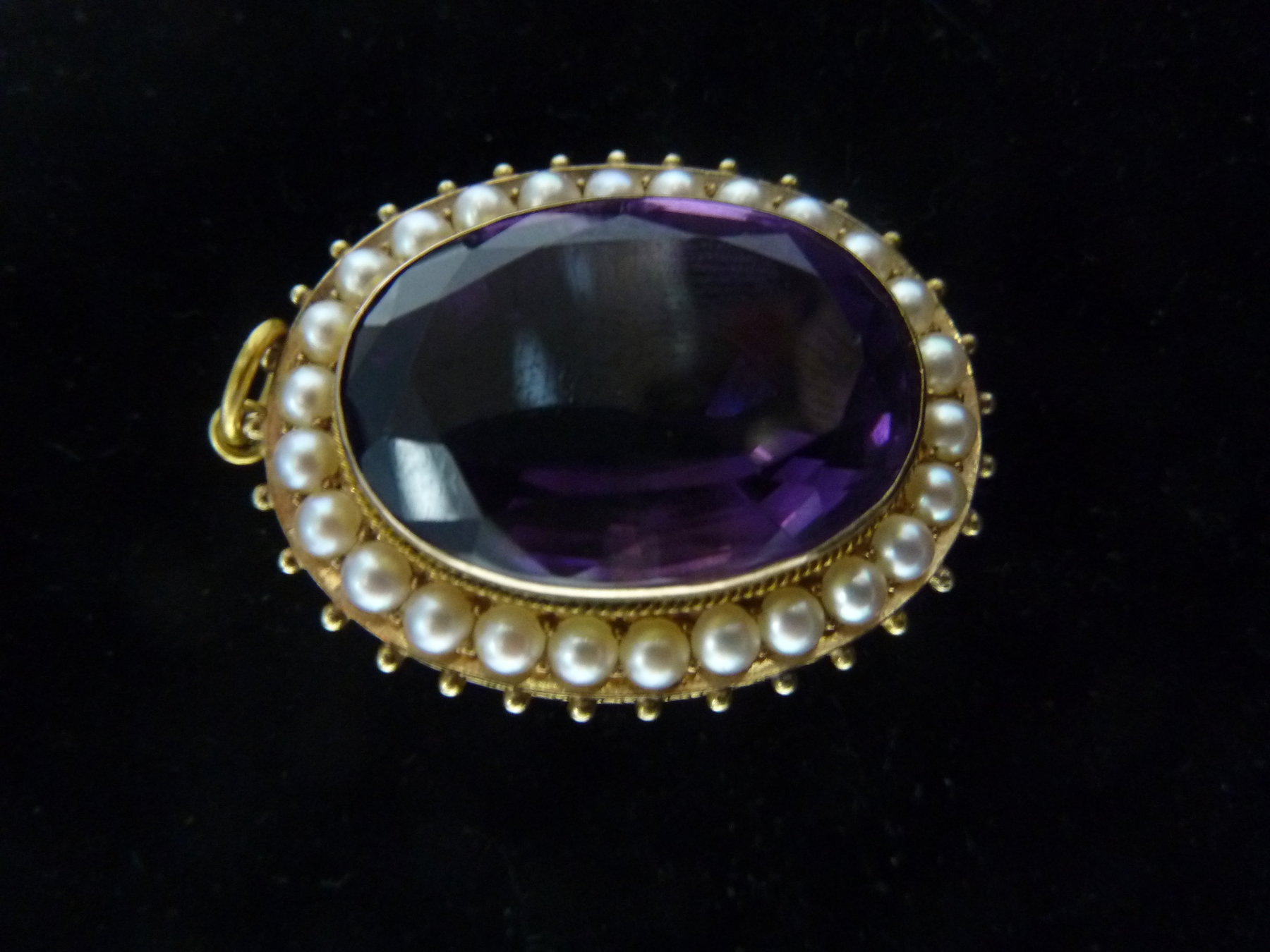 Appraisal: An amethyst and pearl pendant brooch of cluster form the