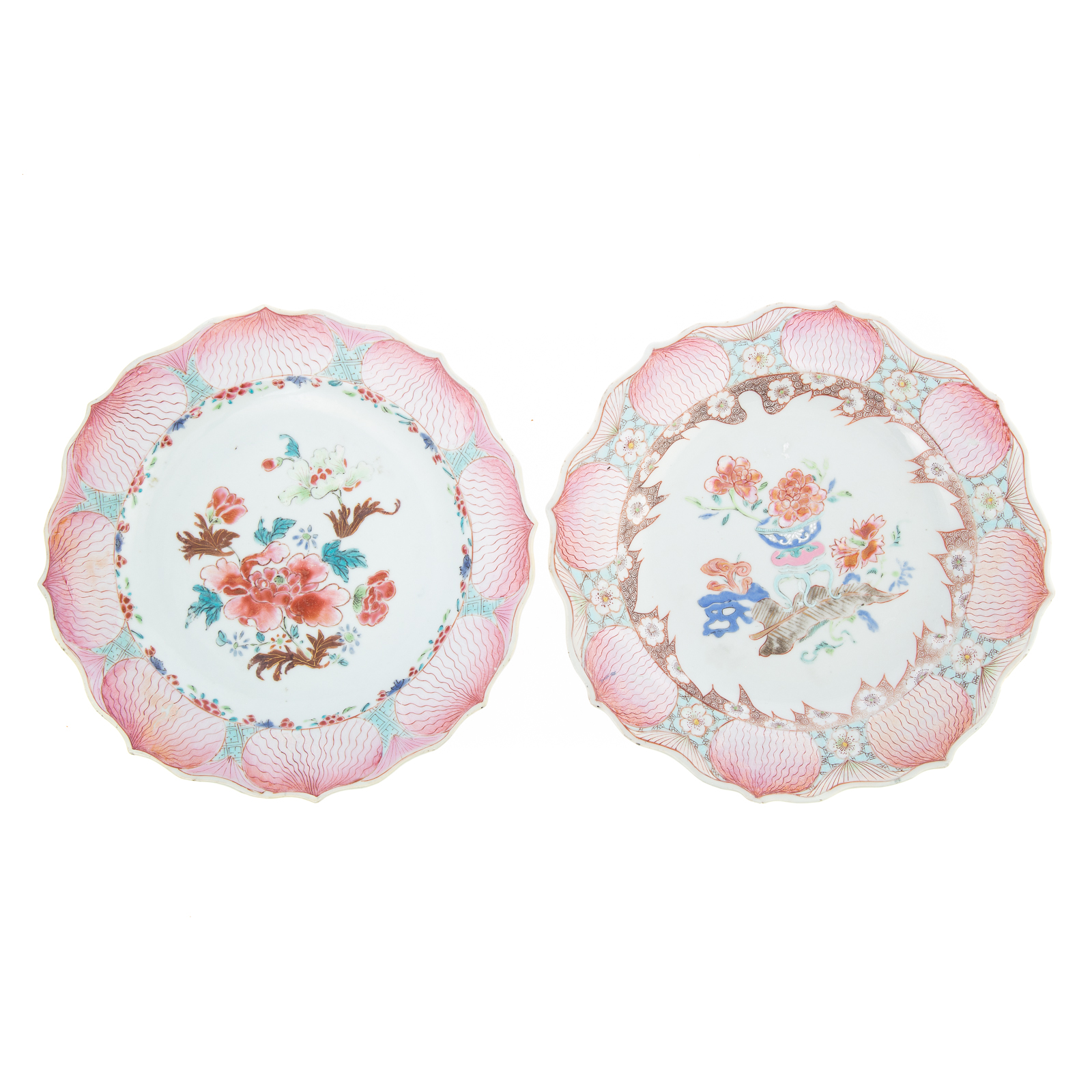 Appraisal: A PAIR OF CHINESE EXPORT FAMILLE ROSE LOTUS PLATES Early