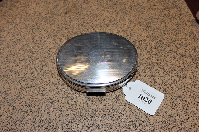 Appraisal: A SILVER OVAL TRINKET BOX with engraved lid and standing