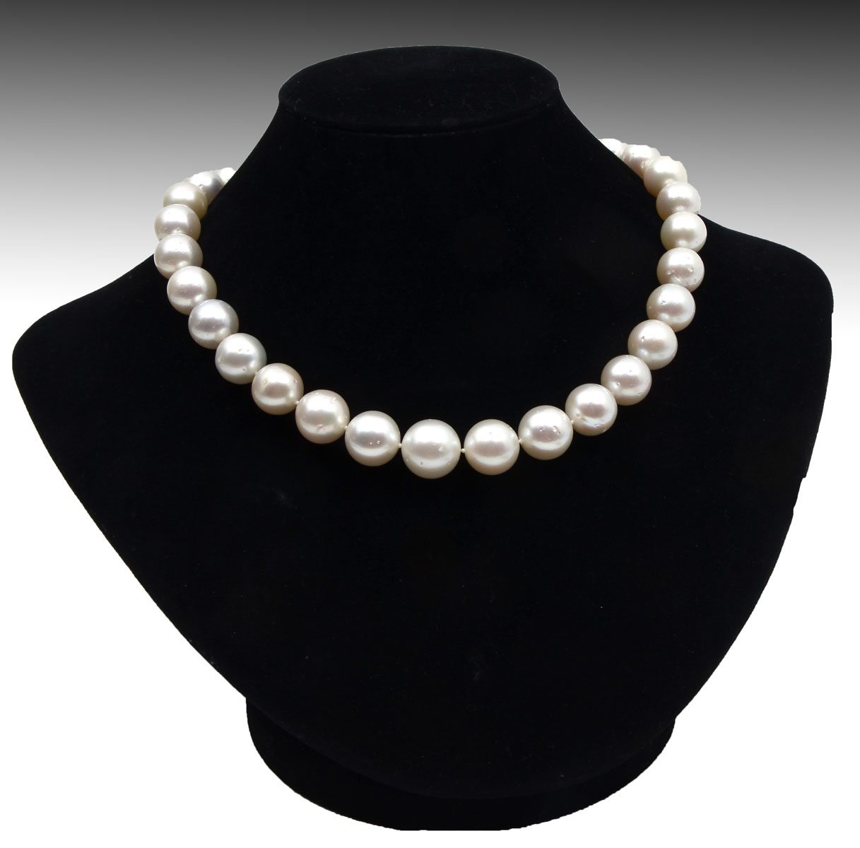 Appraisal: SINGLE STRAND LARGE WHITE SOUTH SEA PEARL NECKLACE white pearls