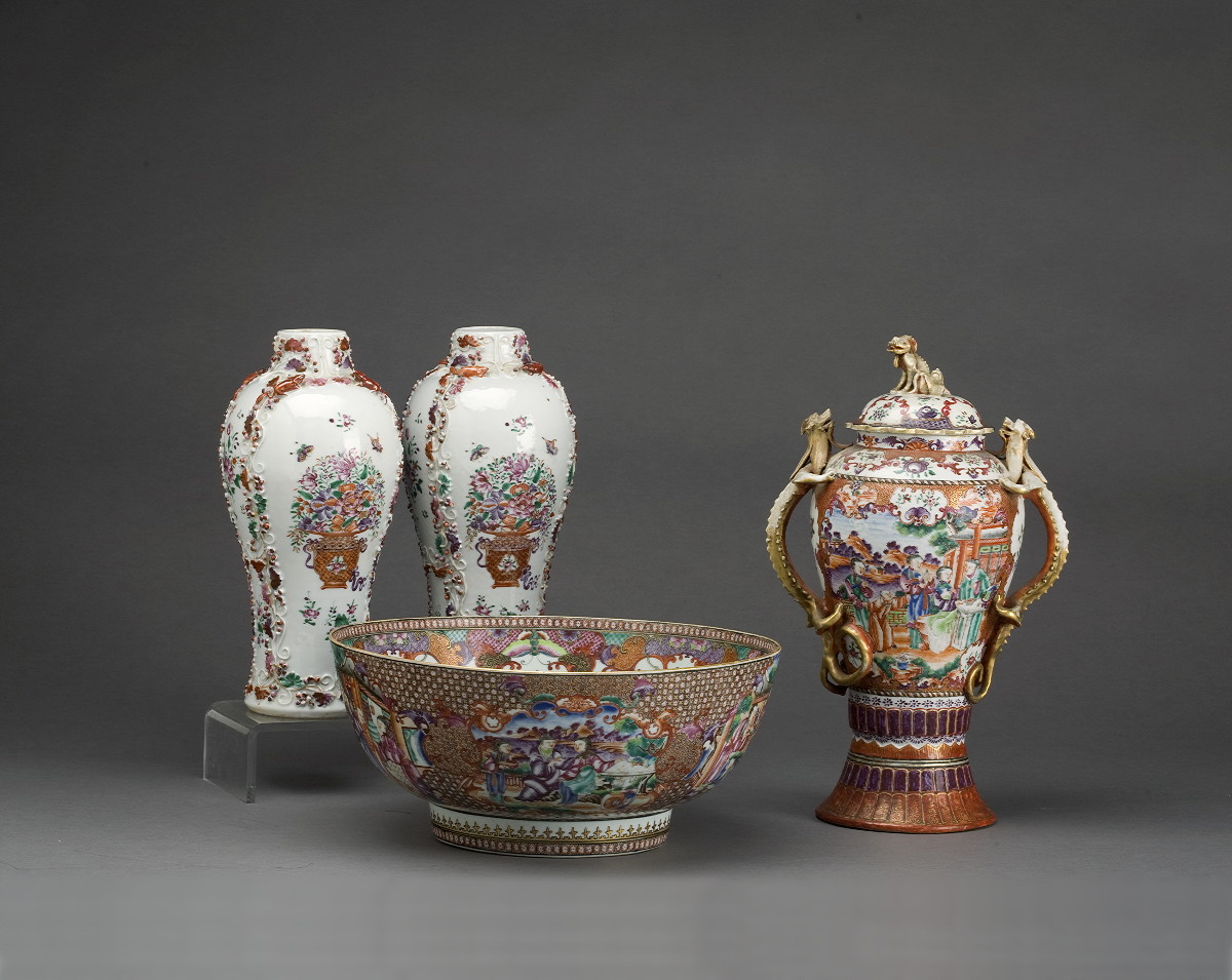 Appraisal: PAIR OF CHINESE EXPORT PORCELAIN 'MANDARIN PALETTE' GARNITURE VASES CIRCA