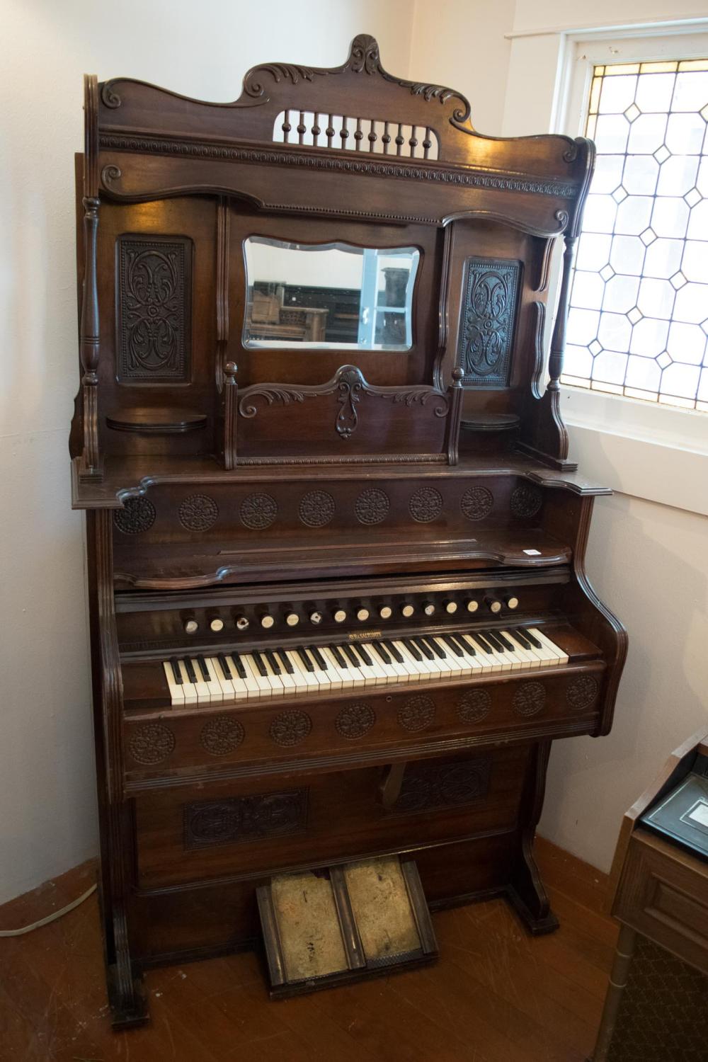 Appraisal: VICTORIAN WALNUT PARLOR PUMP ORGAN W W Putnam Co Staunton