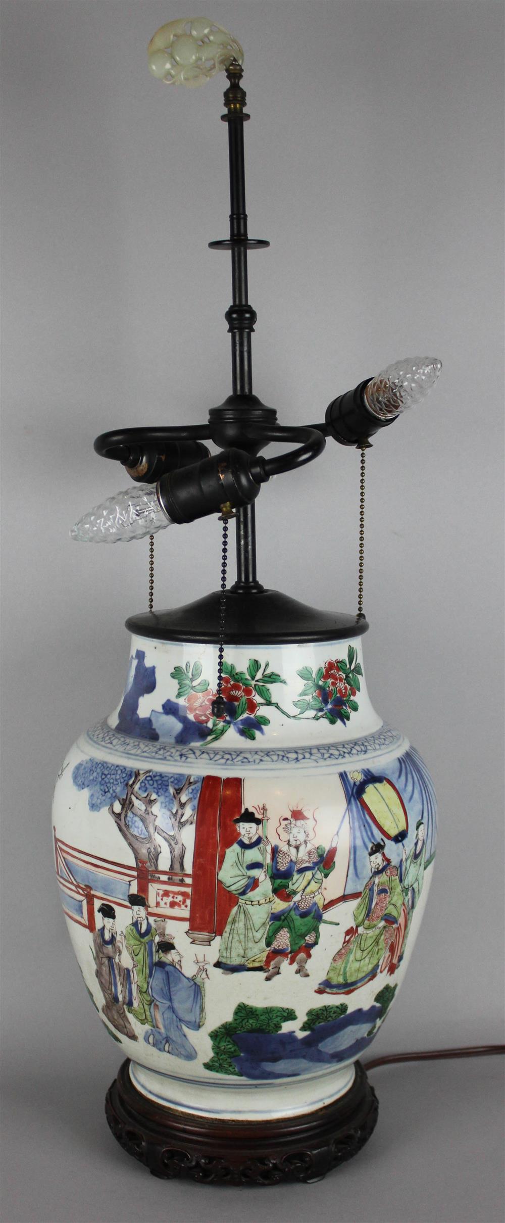 Appraisal: CHINESE TRANSITIONAL WUCAI VASE NOW MOUNTED AS A TABLE LAMP