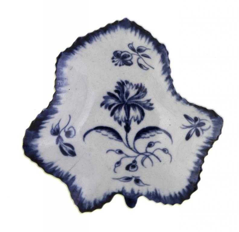 Appraisal: A WORCESTER PICKLE DISH of vine leaf pattern painted in