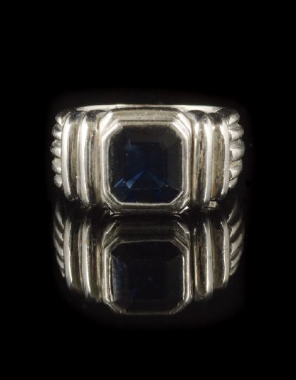 Appraisal: Fine French Eighteen-Karat White Gold and Sapphire Gentleman's Ring composed