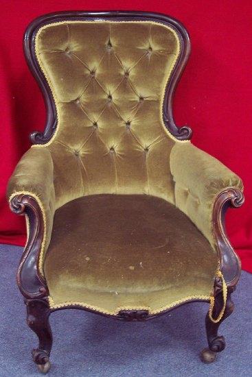 Appraisal: A Victorian walnut armchair the carved crest rail above a