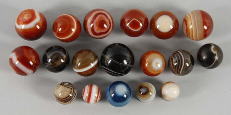 Appraisal: Lot of Agate Marbles Description Most are all bullseye agates