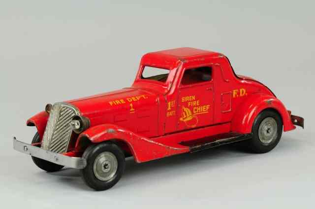 Appraisal: LOUIS MARX ''SIREN'' FIRE CHIEF'S CAR Pressed steel done in