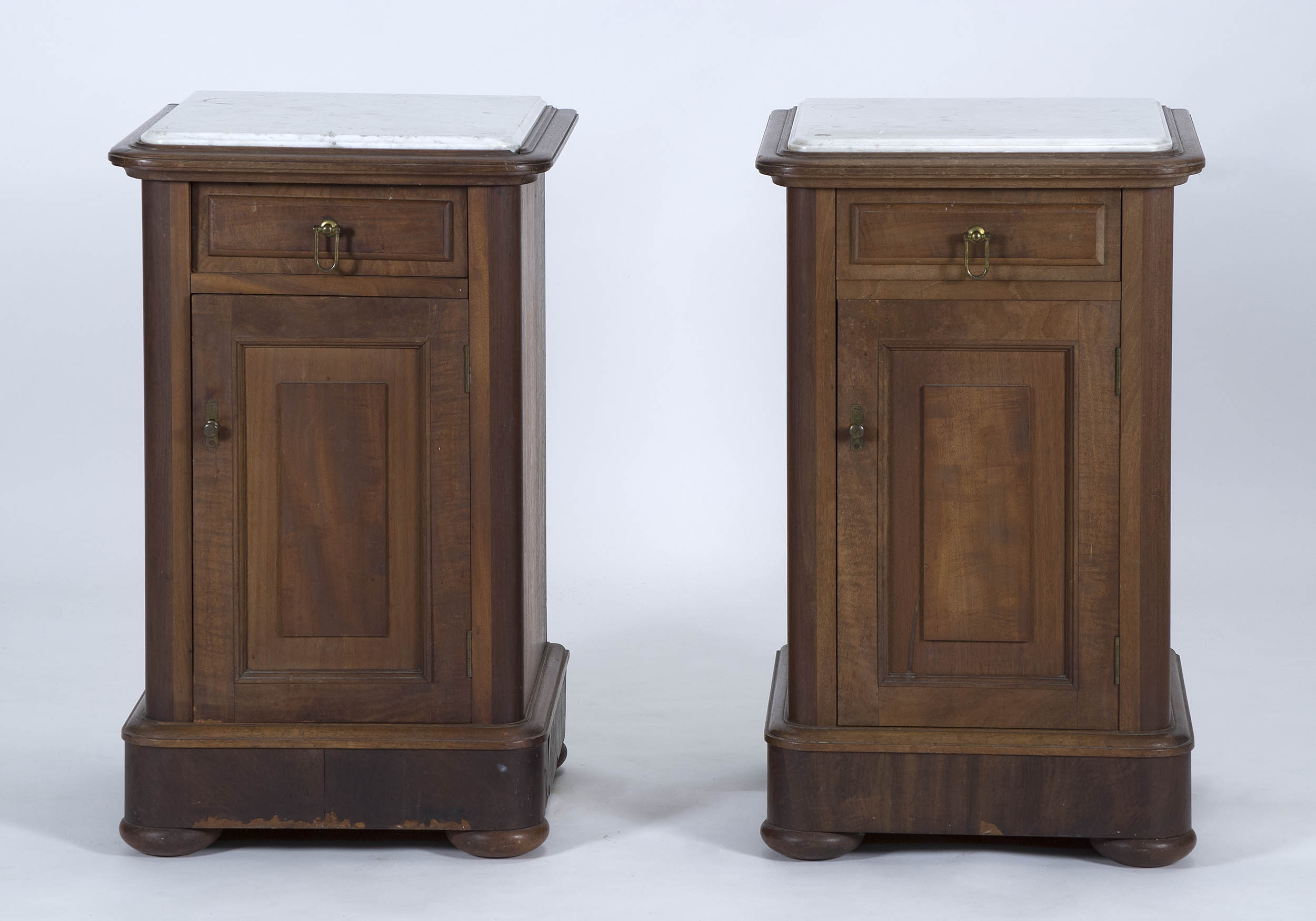 Appraisal: PAIR OF VICTORIAN MARBLE-TOP COMMODES in walnut Each with one