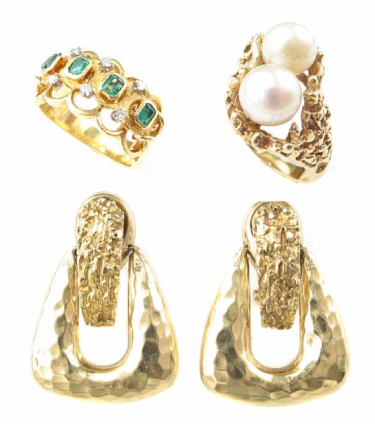 Appraisal: A collection of pearl emerald diamond and gold jewelry featuring