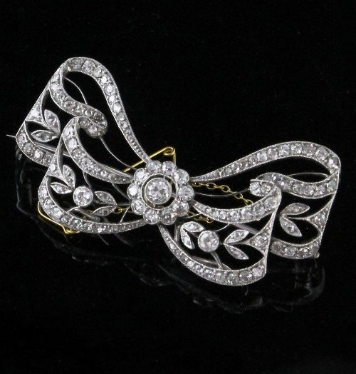 Appraisal: A diamond bow brooch centred by a diamond cluster and