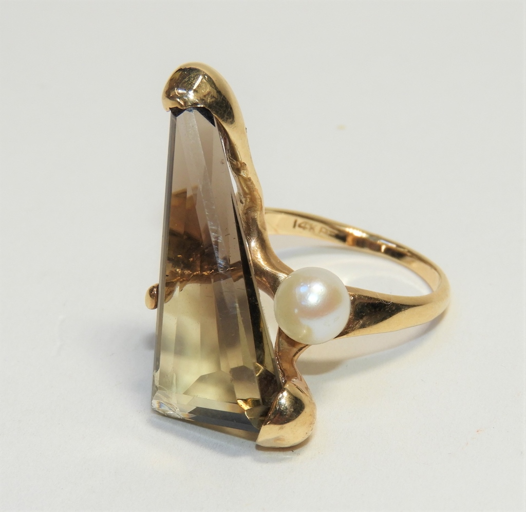 Appraisal: EXOTIC SMOKEY QUARTZ PEARL KT GOLD MOD RING th CenturyAnangular