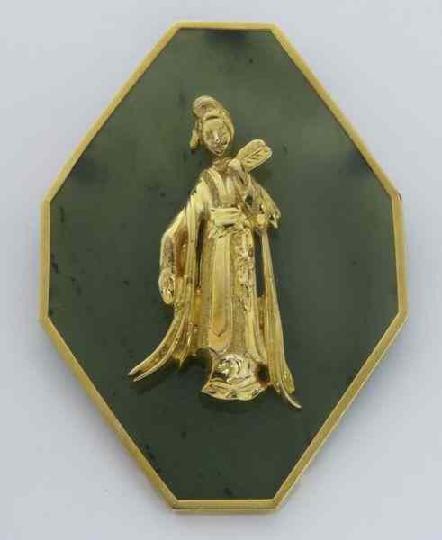 Appraisal: K gold and jade pendant to brooch conversionfeaturing a fine