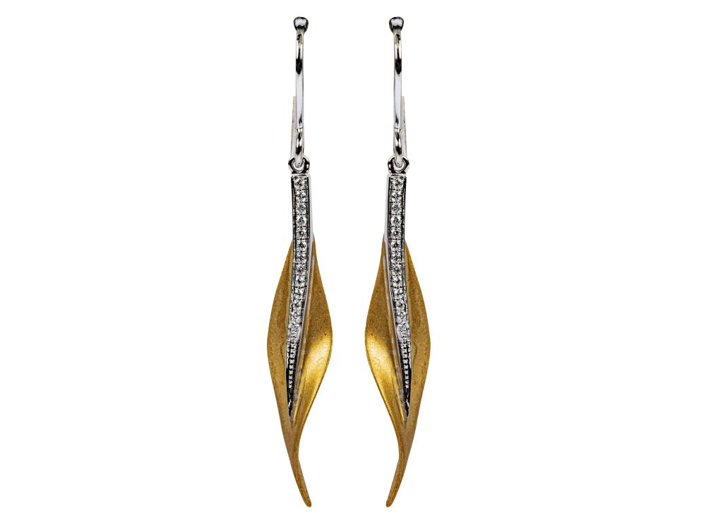 Appraisal: PAIR OF SIMON G KARAT GOLD DIAMOND LEAF EARRINGSstamped '