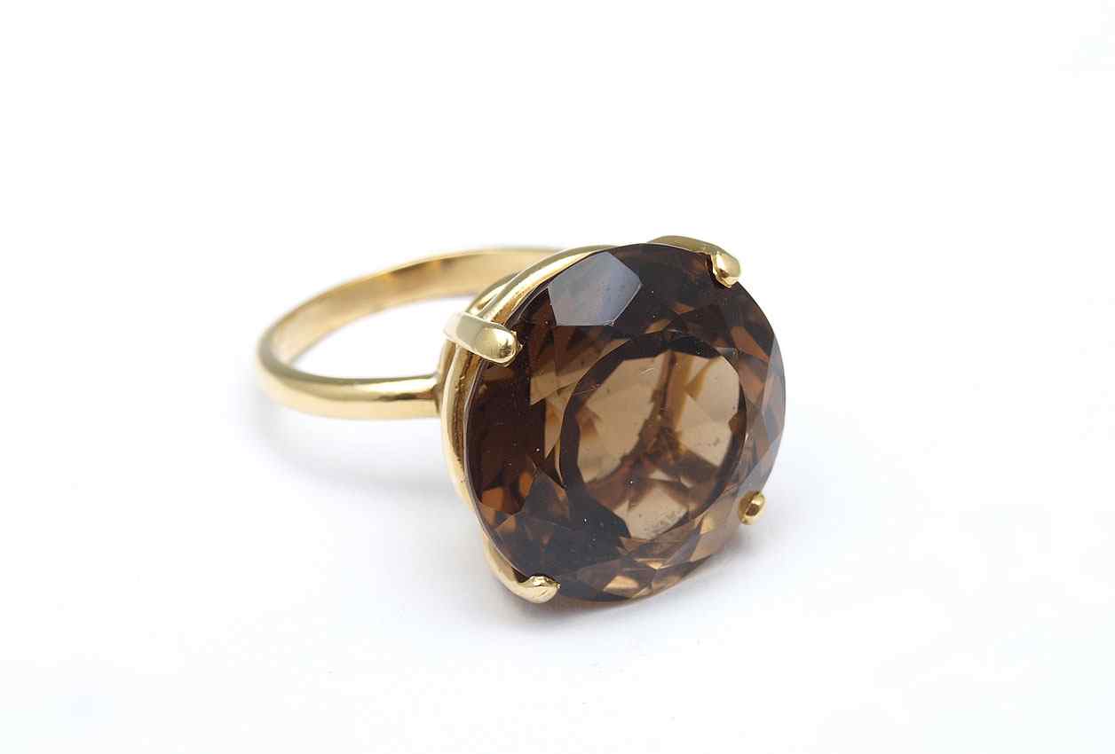 Appraisal: CT SMOKY QUARTZ RING K yellow gold ring contains one