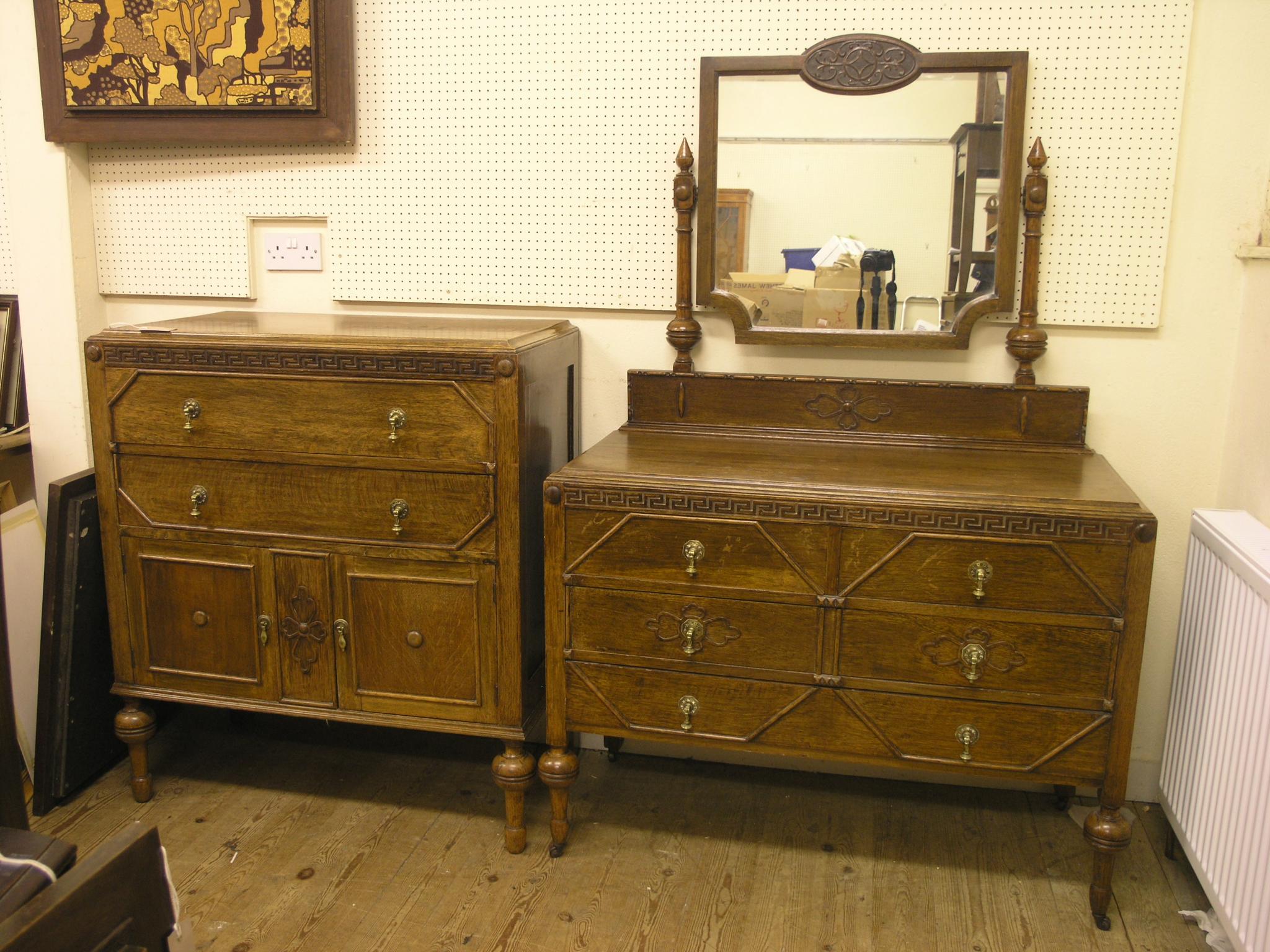 Appraisal: A solid dark oak bedroom pair dressing table with two