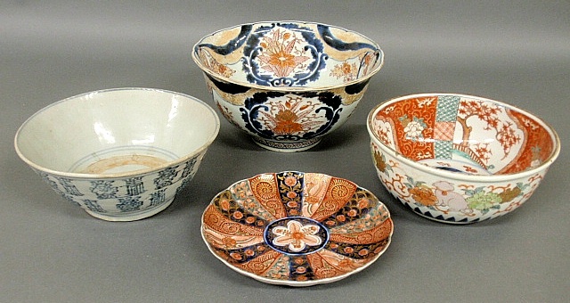 Appraisal: - Four pieces of Japanese porcelain- large bowl h x