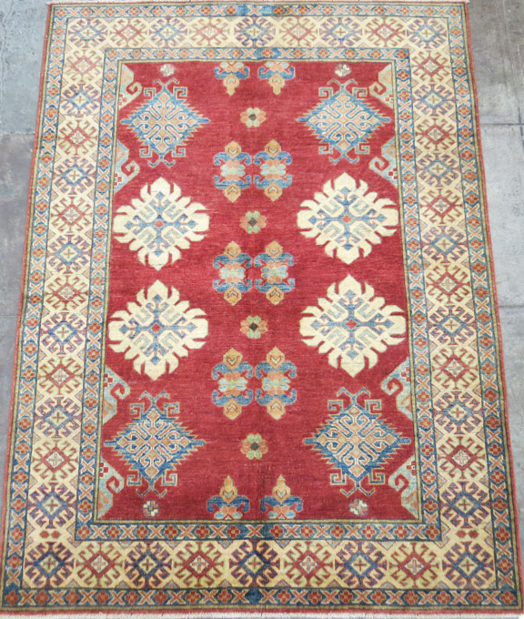 Appraisal: HAND KNOTTED ORIENTAL AREA RUG Pakistani Caucasian ' x '