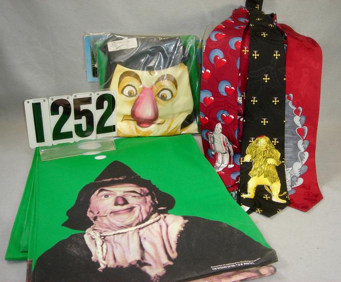 Appraisal: Lot of varrious Wizard of Oz related textiles long x