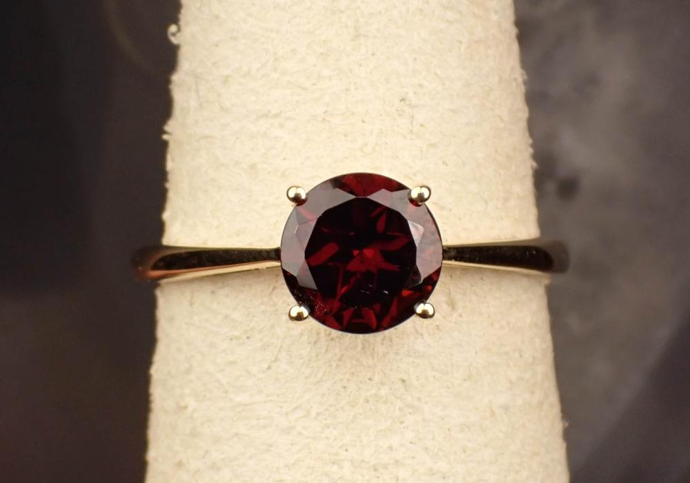 Appraisal: GARNET AND FOURTEEN KARAT GOLD SOLITAIRE RING The yellow gold