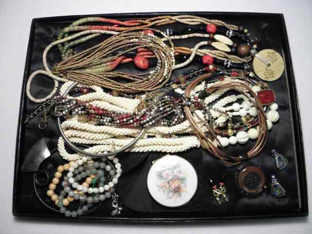 Appraisal: Lot of assorted ladies costume jewelry Includes many beaded pieces