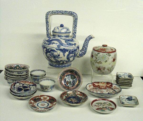 Appraisal: A group of Japanese porcelains Including a Chinese style Blue