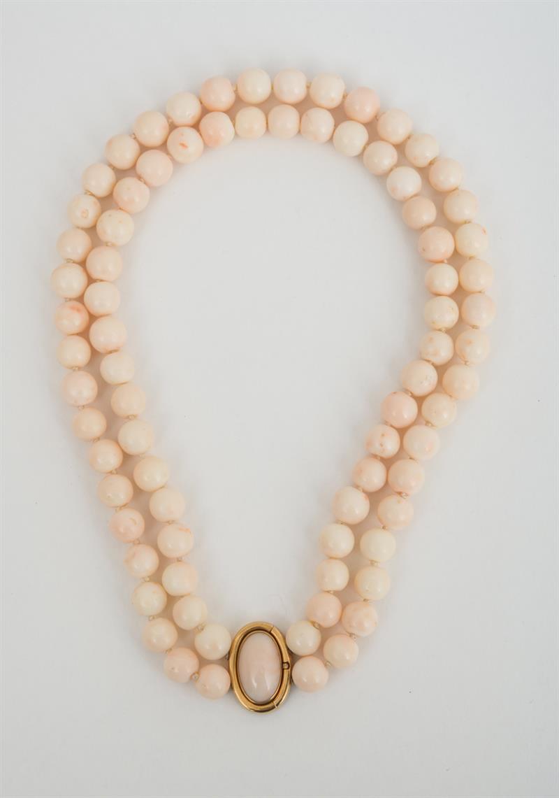 Appraisal: K YELLOW GOLD AND CORAL BEAD NECKLACE AND A JADE