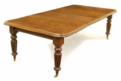 Appraisal: A Victorian mahogany extending dining table the moulded edge top