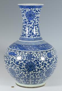 Appraisal: Chinese Blue White Porcelain Vase Large Chinese blue and white