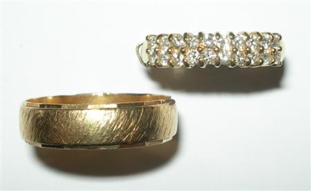 Appraisal: An ct gold mounted diamond cluster ring claw set to