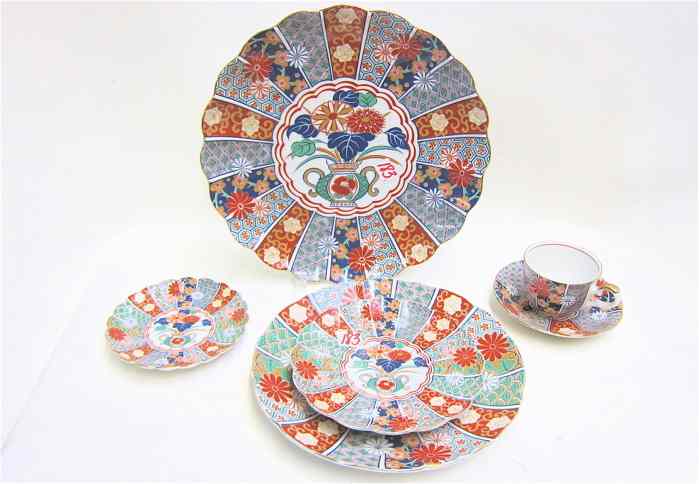 Appraisal: JAPANESE ARITA CHINA SET PLUS SERVING BOWLS pieces The set