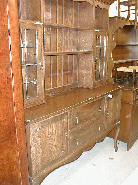 Appraisal: An Edwardian oak dresser with part glazed plate rack and