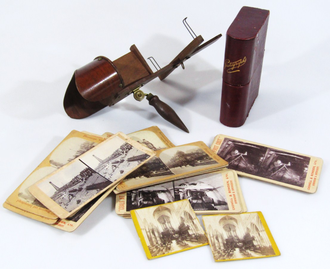 Appraisal: An early thC mahogany stereoscopic viewer cm wide and a